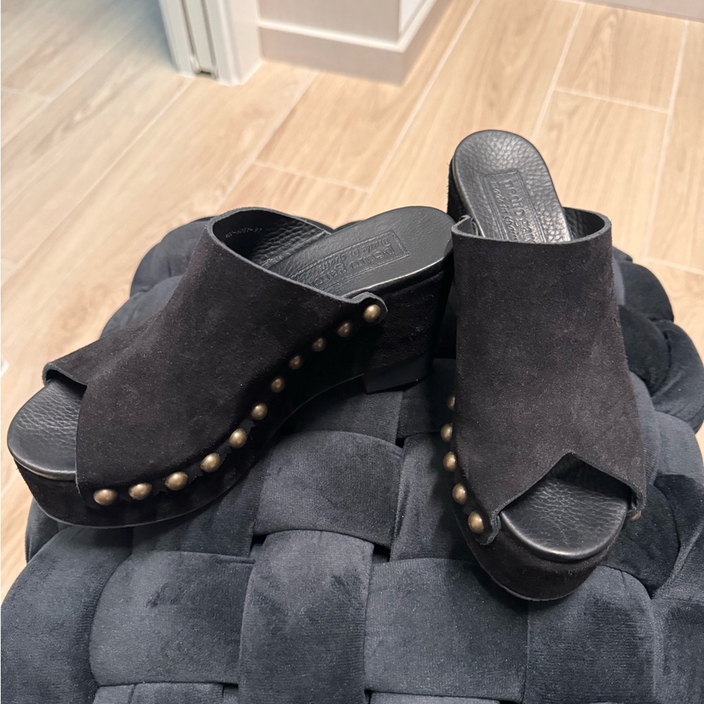 Black Wedges - image 2